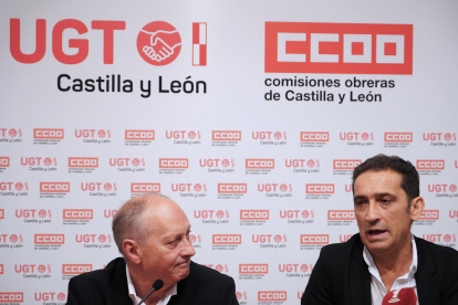 Los secretarios generales de CCOO y UGT en Castilla y León, Vicente Andrés y Faustino Temprano, respectivamente, participan en una asamblea con la que las dos formaciones evalúan los incumplimientos de la Junta en materia del Diálogo Social y las consecuencias para las ciudadanos. Ical