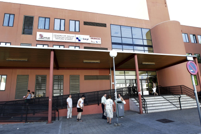 Centro de Salud y especialidades de Arturo Eyries en Valladolid. -  J.M.LOSTAU