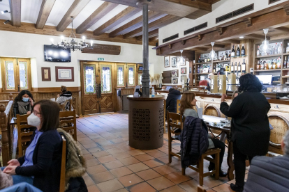 Interior de un bar de Segovia. / ICAL