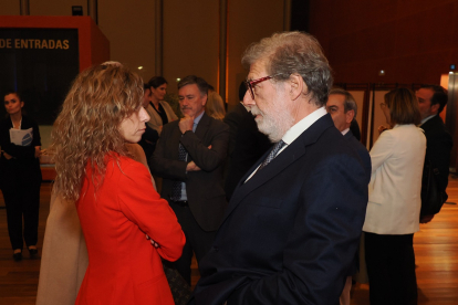 Susana Hernández (Gabinete de Mañueco) y Santiago Aparicio en los Premios La Posada 2023 de El Mundo de Castilla y León. -PHOTOGENIC