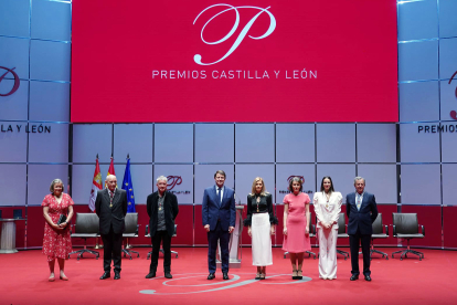 El presidente de la Junta de Castilla y León, Alfonso Fernández Mañueco, entrega los Premios Castilla y León 2022. ICAL
