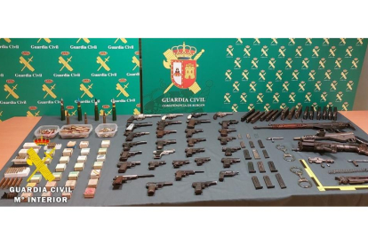 Detenido en Burgos un coleccionista por la venta de armas a organizaciones criminales. / E.M.
