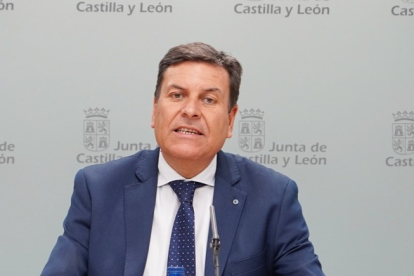 El consejero de Economía y Hacienda y portavoz de la Junta de Castilla y León, Carlos Fernández Carriedo, comparece en rueda de prensa posterior al Consejo de Gobierno. -ICAL