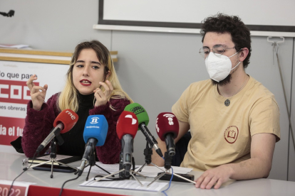 Carmen Vázquez y Nicolás Saiz del Frente de Estudiantes de León.- ICAL