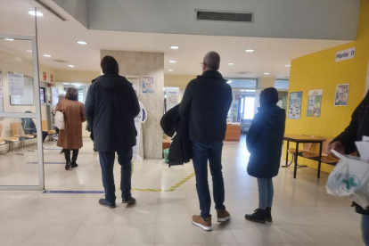 Pacientes esperando en un consultorio médico de Valladolid.-PHOTOGENIC
