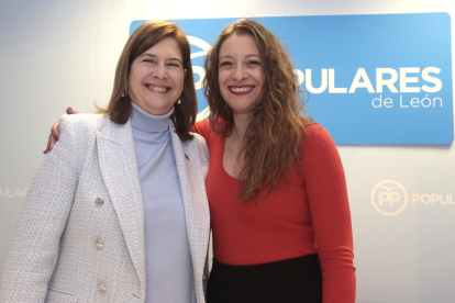 Margarita Torres y la presidenta del PP de León, Ester Muñoz. ICAL