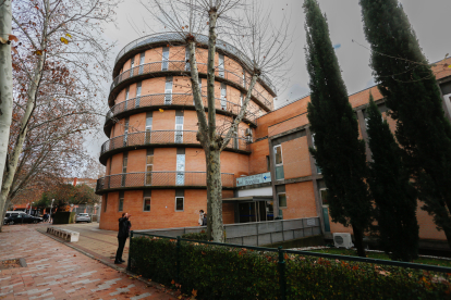 Centro de Salud de La Rondilla en Valladolid capital. J.M. LOSTAU