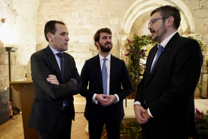Conrado Íscar, Juan García-Gallardo y el presidente de Asebor, Iker Ugarte.- ICAL