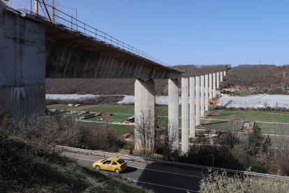 Viaducto de la variante de Guardo en Palencia.- ICAL