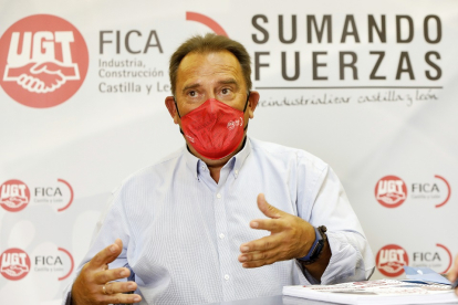 El secretario regional de UGT-FICA, Miguel Ángel Gutiérrez Fierro. - J. M. LOSTAU