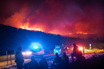 Incendio forestal en el Parque Natural de las Batuecas-Sierra de Francia, en el termino municipal de Monsagro y Serradilla del Arroyo(Salamanca).- ICAL