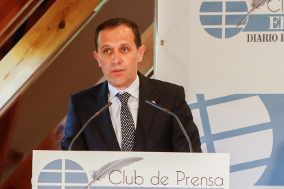 El presidente de la Diputación de Valladolid, Conrado Íscar, en la clausura del Club de Prensa. / J. M. LOSTAU