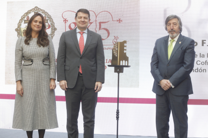 Adriana Ulibarri, Alfonso Fernández Mañueco y Gonzalo González Cayón.-ICAL.
