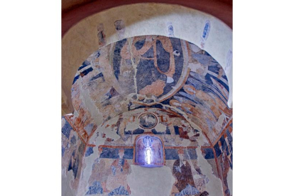 La cercana ermita de San Miguel de Gormaz conserva pinturas románicas creadas posiblemente por el mismo taller que las de San Baudelio o Maderuelo. / HDS