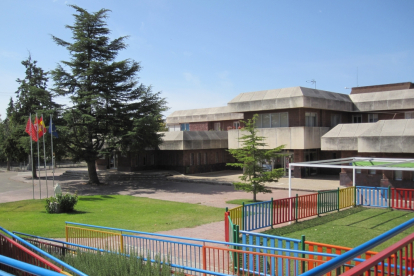 Imagen exterior del colegio Corazón de María de Zamora.- E. M.