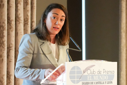 María González Corral durante su intervención en el Club de Prensa de El Mundo: Corredor Atlántico: Un proyecto común. / LOSTAU