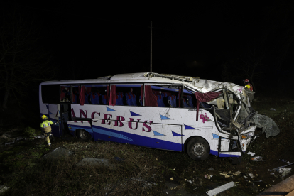 Accidente del autobús en Linares de Riofrío en Salamanca.-ICAL