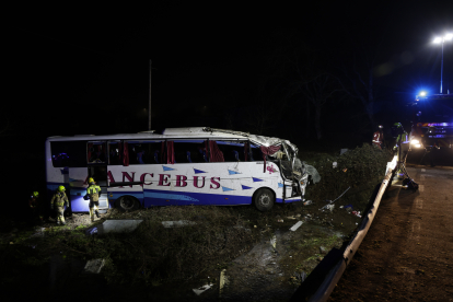 Accidente del autobús en Linares de Riofrío en Salamanca.-ICAL