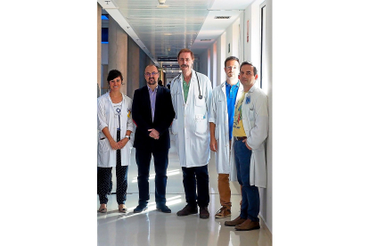 Investigadores participantes en el proyecto en las instalaciones del hospital Río Hortega de Valladolid. Imagen de archivo de febrero. - PHOTOGENIC