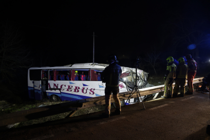 Accidente del autobús en Linares de Riofrío en Salamanca.-ICAL