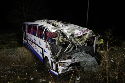 Accidente del autobús en Linares de Riofrío en Salamanca.-ICAL