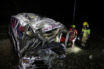 Accidente del autobús en Linares de Riofrío en Salamanca.-ICAL