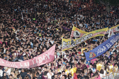 Una multitud de personas durante el pregón de las fiestas de Soria.-GONZALO MONTESEGURO