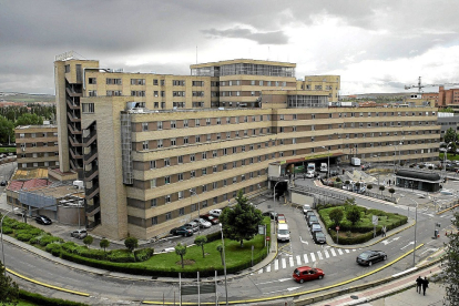 Vista exterior del Hospital Clínico de Salamanca. ICAL
