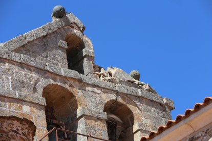 Un rayo provoca la caída de parte de la Torre de la iglesia de Alcañices.- E.M