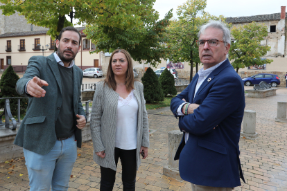 La delegada del Gobierno en Castilla y León visita la localidad de Dueñas (Palencia). Ical