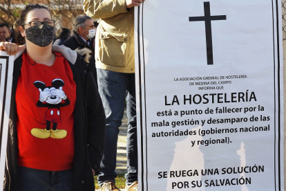 Las hostelería volvía a salir a la calle ayer en Valladolid para exigir ayudas y la apertura. PHOTOGENIC