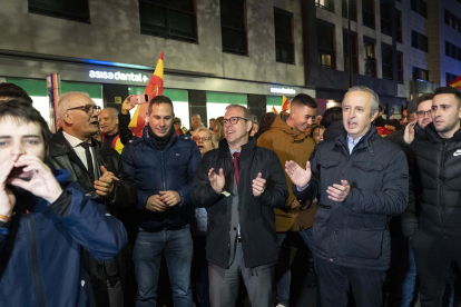 Mariano Veganzones en la concentración en la sede del PSOE de Valladolid. -ICAL