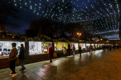 Acto de inauguración de las luces, el programa y el Mercado de Navidad 2021 en Burgos.- ICAL