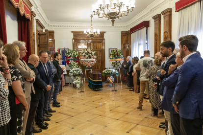 Capilla ardiente de la subdelegada de Gobierno en Salamanca, Encarnación Pérez.-ICAL