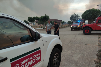 El presidente de la Diputación de Zamora en el incendio de Sierra de la Culebra.- E. M.