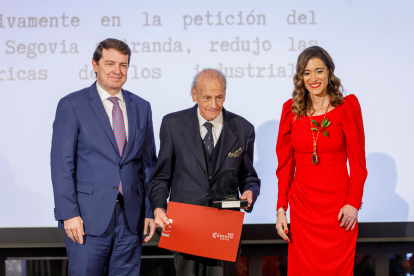 El presidente de la Junta de Castilla y León, Alfonso Fernández Mañueco, participa en el acto conmemorativo del 120 aniversario de la Cámara de Comercio de Segovia, en el que se entregan los premios 'Sello Real de Paños 2023'. ICAL
