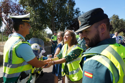 Operación 'ROADPOL Safe Holidays', por la que agentes de la Guarda Nacional Republicana (GNR) de Portugal se unen a agentes del Sector de Tráfico de la Guardia Civil en la Comunidad para apoyar a los conductores lusos que circulan en estas fechas estivales.- ICAL