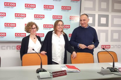 Responsables de la Federación de Enseñanza de CCOO en Castilla y León durante la presentación de la campaña contra el "veto parental". - EUROPA PRESS
