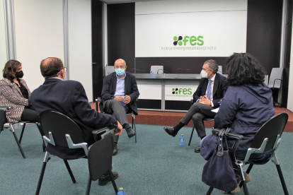Igea en la reunión con el presidente de la Federación Empresarial Segoviana, Andrés Ortega. / ICAL