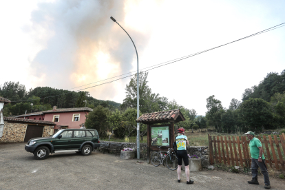 Incendio en Santa Colomba de Curueño (León).- ICAL