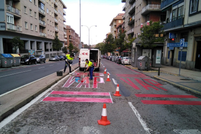 Trabajos de señalización en Segovia por la disminución del tráfico. - E.M.