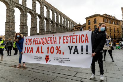 Foto de archivo de una concentración de peluqueros en Segovia por la reducción del IVA. -ICAL