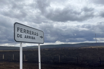 Ferreras de Arriba es una de las localidades más sacudidas por el incendio en la Sierra de la Culebra.- A. Calvo