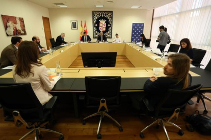 Foto de archivo de una reunion de la Junta de Portavoces en las Cortes de Castilla y Leon. ICAL
