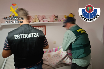 Efectivos de la Guardia Civil y de la Ertzaintza detienen a cinco personas en un operativo policial conjunto por al menos 42 robos en viviendas en varias provincias de la mitad norte peninsular.- E.M.