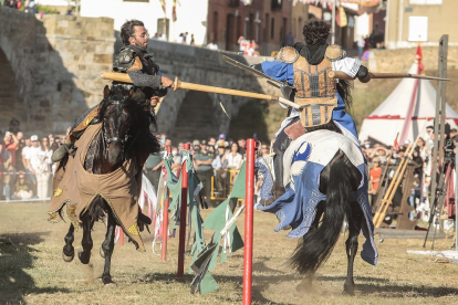 Recreación de las Justas Medievales del Passo Honroso Don Suero de Quiñones en Hospital de Órbigo, León. -ICAL