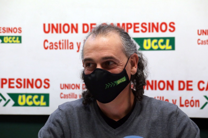 El coordinador de la Unión de Campesinos de Castilla y León (UCCL), Jesús Manuel González Palacín, realiza balance del año 2020 y analiza las perspectivas de 2021 en el sector agroganadero. / ICAL.
