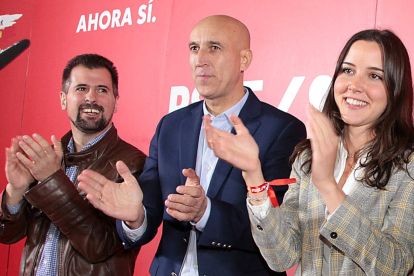 Luis Tudanca, José Antonio Diez y Andrea Fernández, en una imagen de archivo, durante un acto del PSOE en León.-ICAL