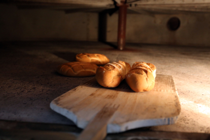 Mario Serna fabrica pan y lo reparte por las provincias de Valladolid y Segovia. -ICAL