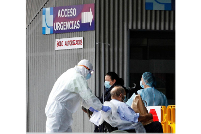 Hospital Clínico de Valladolid durante la crisis del coronavirus.- JUAN MIGUEL LOSTAU.